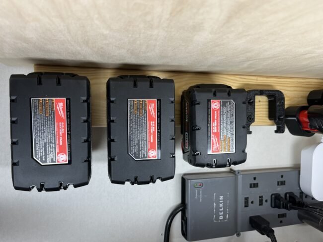 Milwaukee M18 Battery Wall Mount Bracket with Lock - Image 3