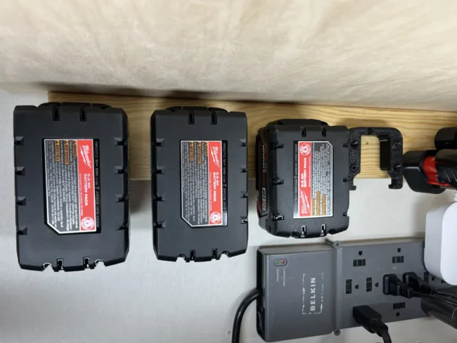 Milwaukee M18 Battery Wall Mount Bracket with Lock - Image 3
