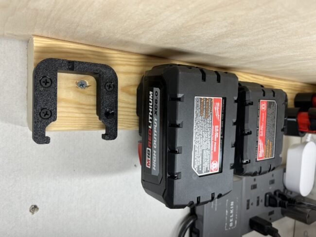 Milwaukee M18 Battery Wall Mount Bracket with Lock