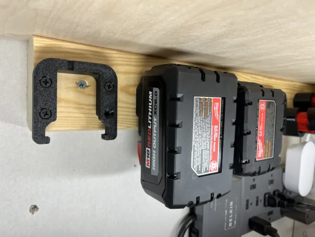 Milwaukee M18 Battery Wall Mount Bracket with Lock