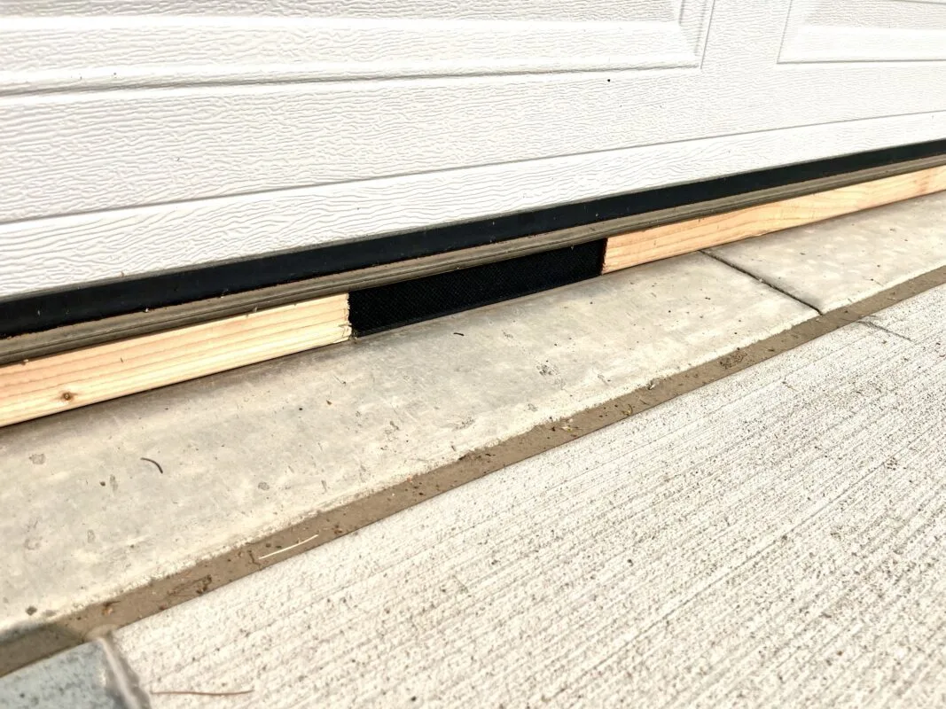 FAQ 178 Under Garage Door Seal Narrow Vent Exhaust Smoke Laser Portable AC Duct Shroud 1.5in in Height - Perfect for HOAs!